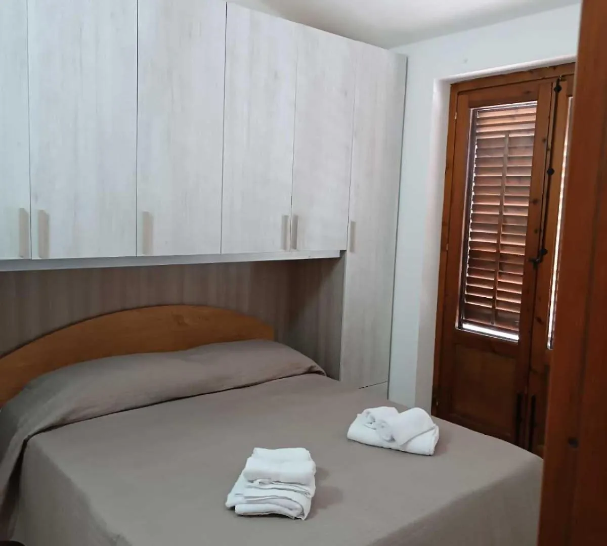 אלטאווילה מיליציה Alicudi Appartamento In Residence אלטאווילה מיליציה